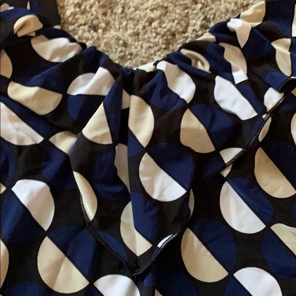 Circle pattern ruffle tank - Picture 3 of 4